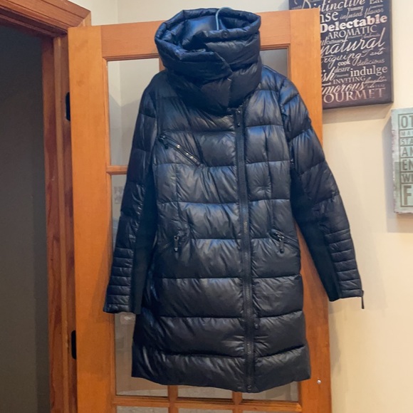 BCBGMAXAZRIA down coat size m - Picture 8 of 8